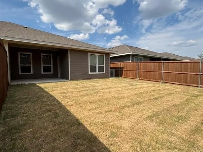 628 Blackland Dr — Photo 18