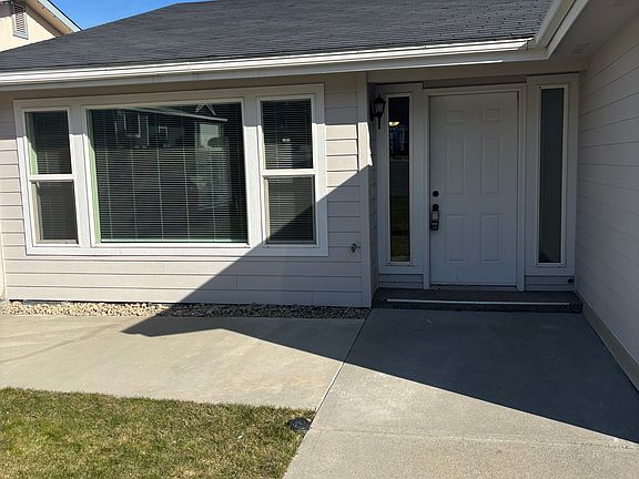 3rd image of 14605 Pearl Ct