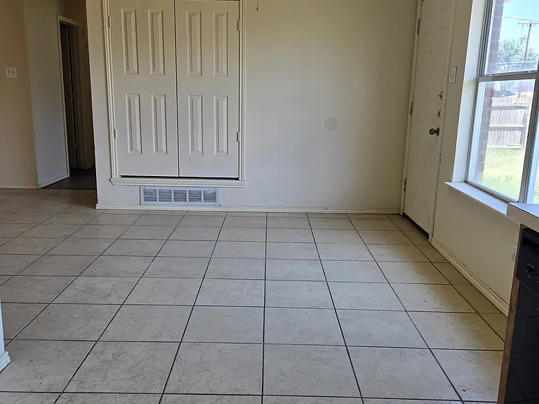 6311 31st St — Photo 3
