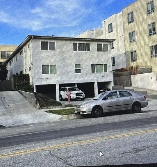 4817 Oakwood Ave — Photo 1