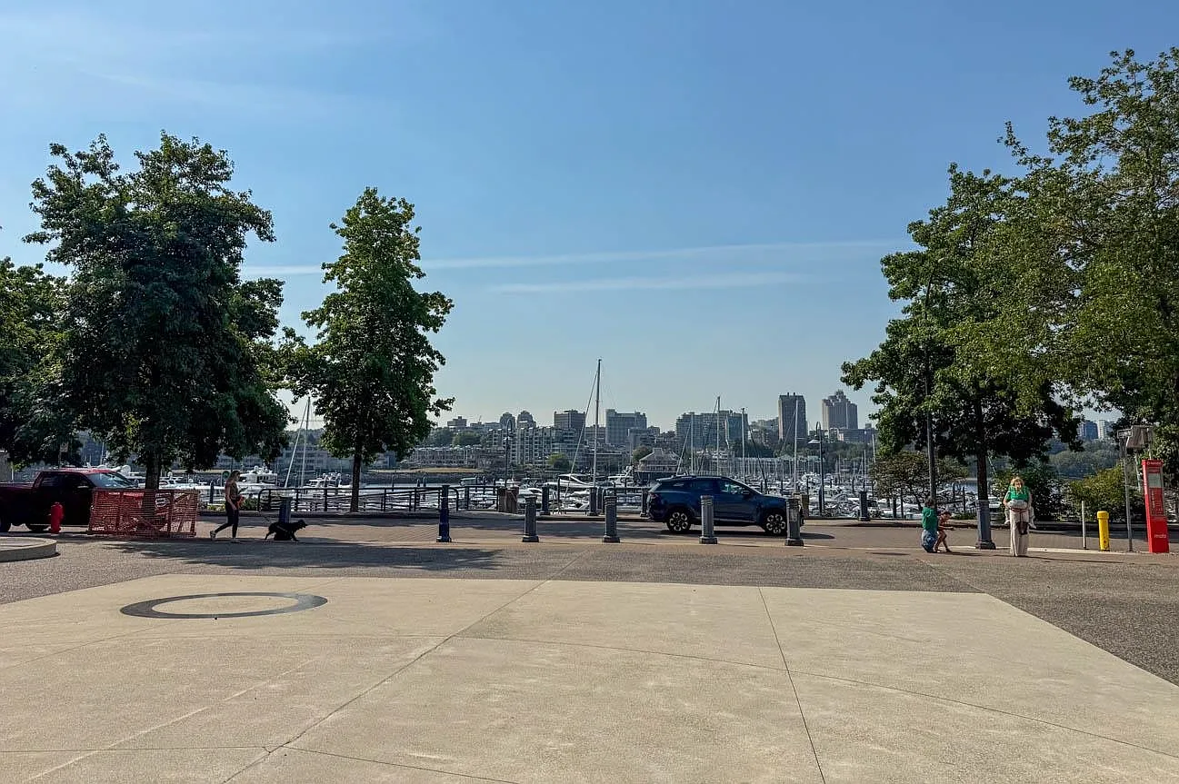 1 bed, 723 sqft, $3,300 — Photo 4