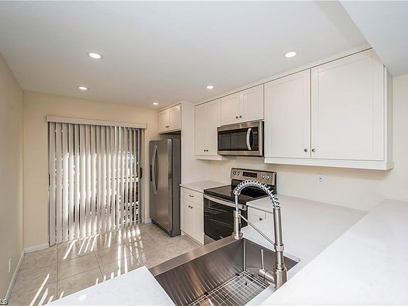 5th image of 4130 Looking Glass Ln #3807