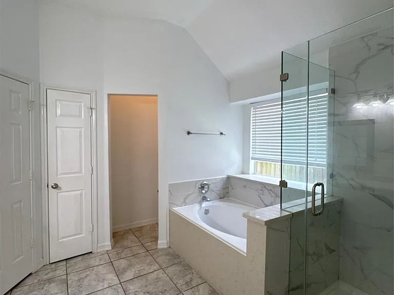 3210 Woodcreek Glen Ln — Photo 20