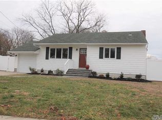 206 Norwood Ave, Port Jefferson Station, NY