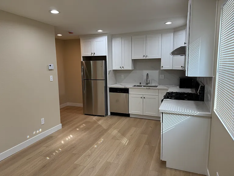421 E William St #B — Photo 7