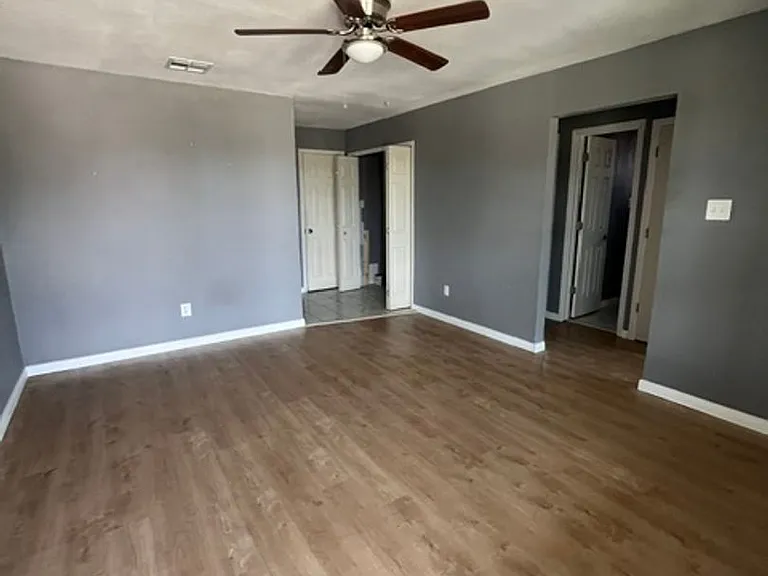 3303 Toledo Dr #D — Photo 2