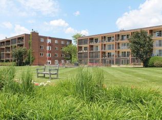 520 Indian Mound St APT 1A, Wayzata, MN 55391