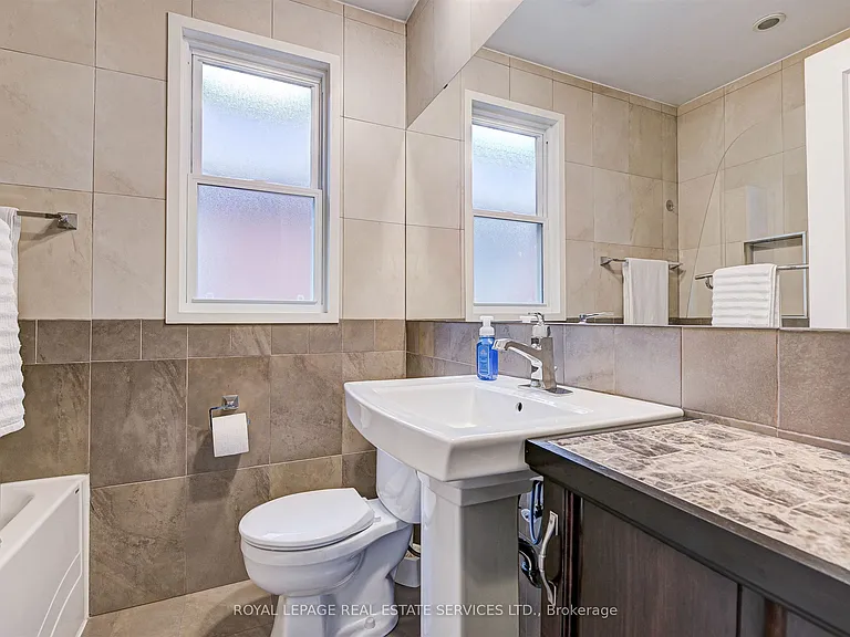 884 Royal York Rd — Photo 17