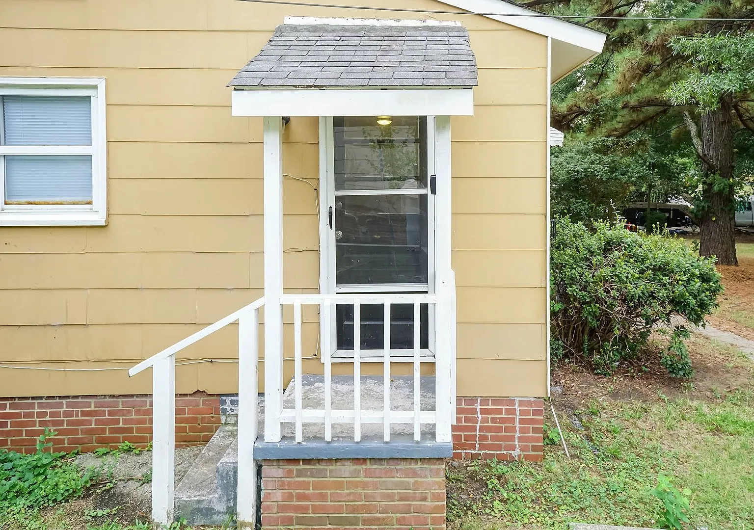 Three Bedroom Home! — Photo 4