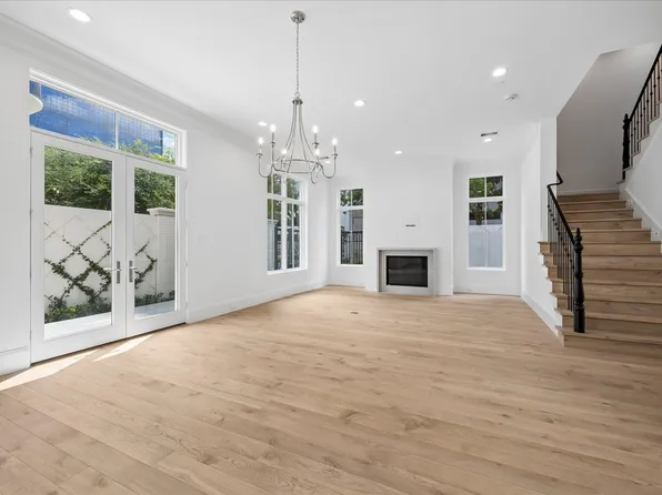 31 Wentworth Gate Path, Houston, TX 77027
