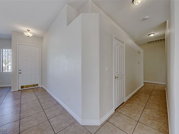 4th image of 1035 Dodger Blue Ave