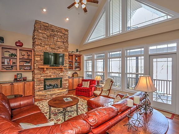3rd image of 1497 Jamesway Dr
