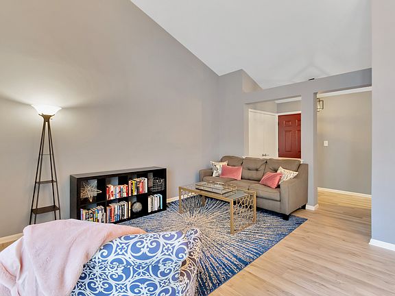 5th image of 3422 Lakeside View Dr #1
