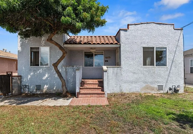 11012 Eastwood Ave — Photo 1