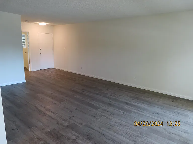 5760 Whitsett Ave #H — Photo 6