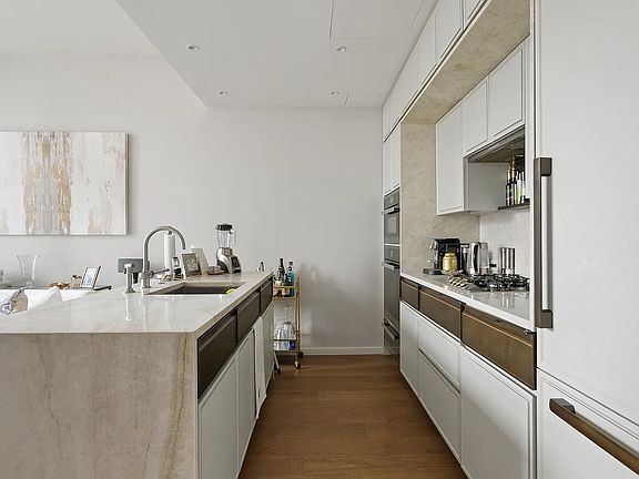 3rd image of 5 Beekman St #18C