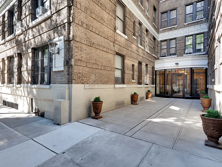 347 W 55th St #6K — Photo 9