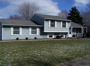 3250 Wildflower Dr, Walworth, NY 14568