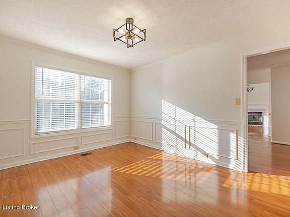 5th image of 9206 Newbury Ct
