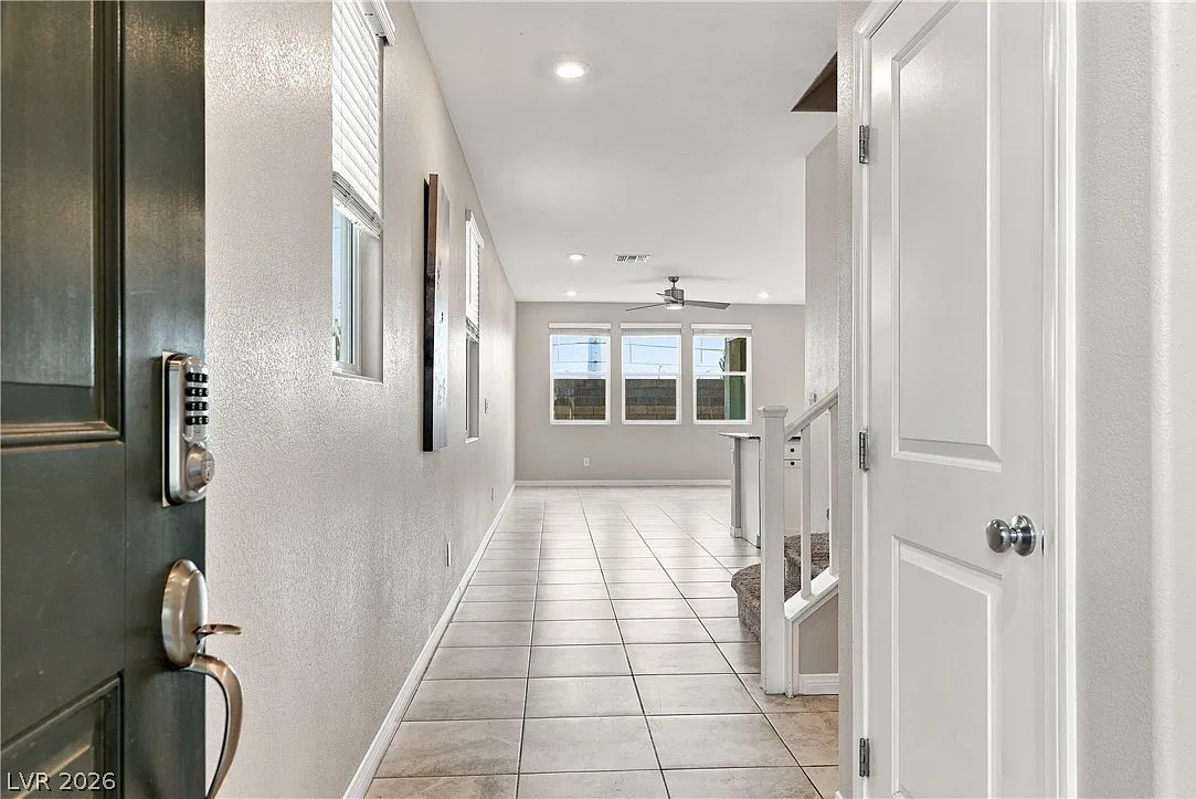 5 bed, 4.0 bath, 2475 sqft, $2,450 — Photo 4