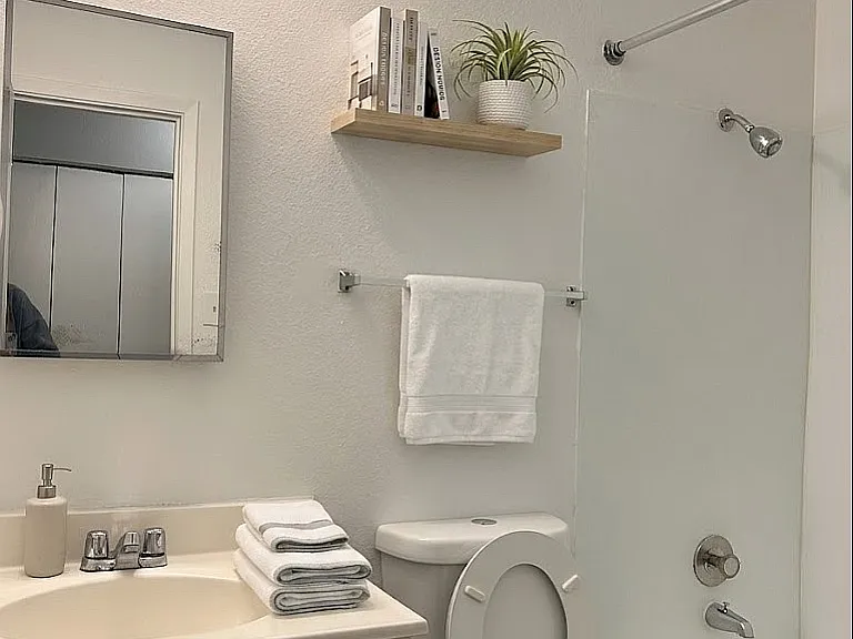 Bathroom _ Sunridge Apartment Homes, Englewood, CO