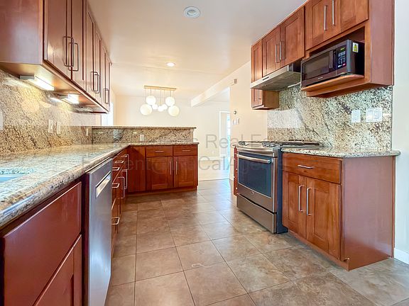 4th image of 23940 Carmelita Dr