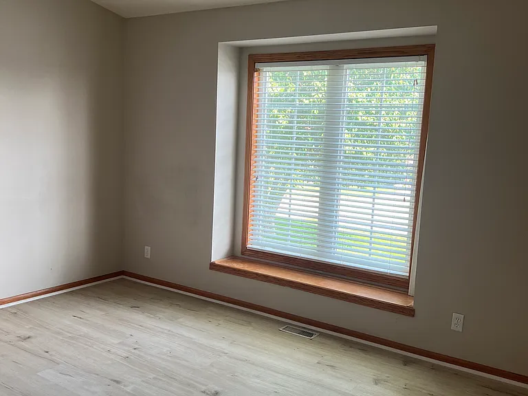 17621 Polk St — Photo 2