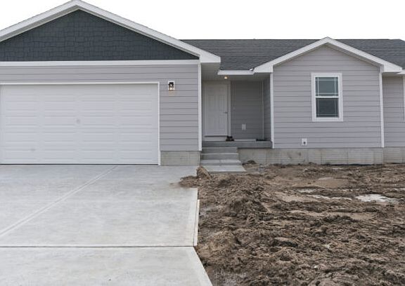 4th image of 560 Kenneth Dr
