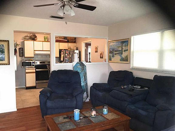 2nd image of 909 Jeffrey St