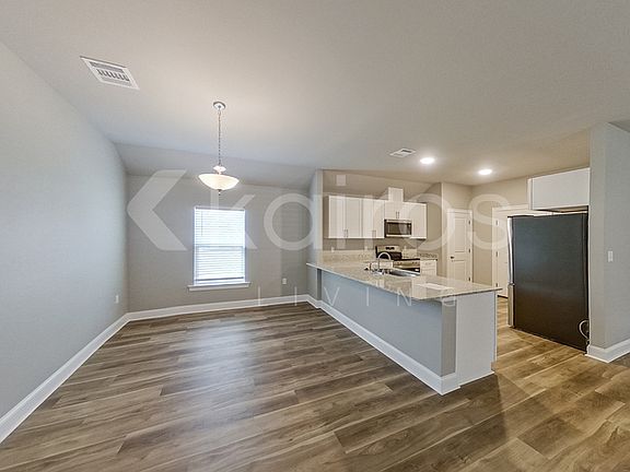 4th image of 1534 Cannes Ave