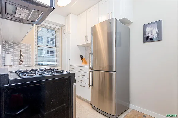 Rented by Akam Sales and Brokerage | media 10