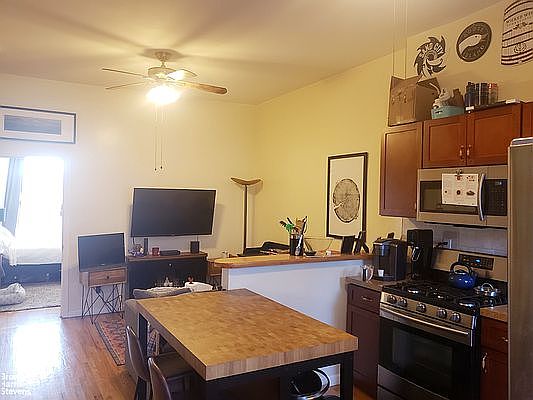 3rd image of 1039 51st Ave #A