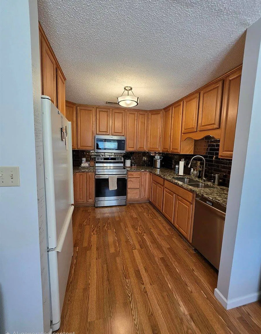 3 bed, 2.5 bath, $2,500 — Photo 4