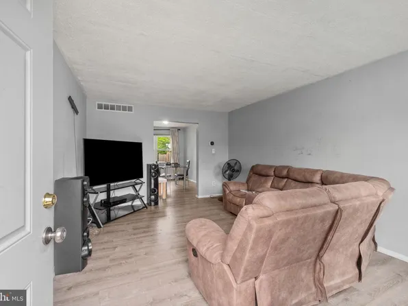 10 Mitnick Ct, Baltimore, MD 21236