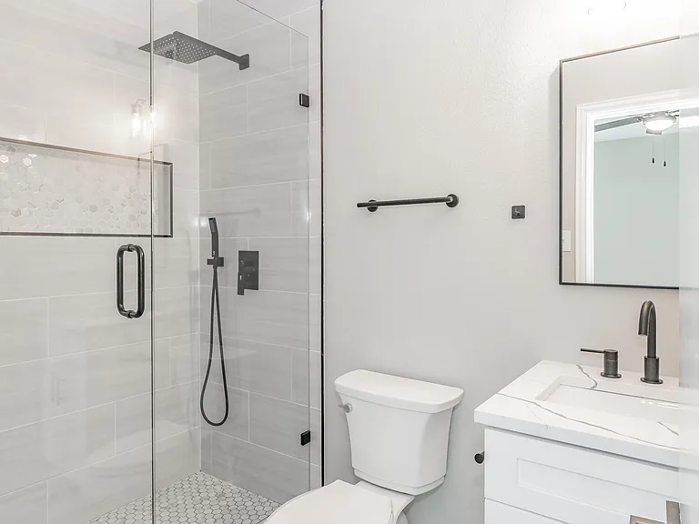 4015 Crown Shore Dr — Photo 48