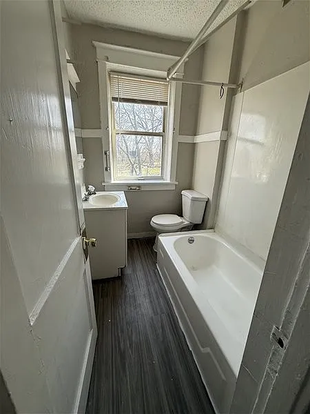 1 bed, 1.0 bath, 900 sqft, $900 — Photo 3