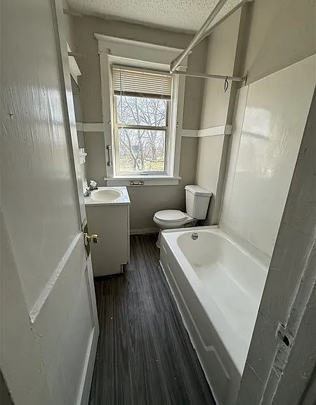5882 Page Blvd — Photo 4