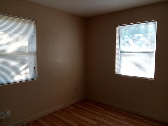 5th image of 1257 Ellis Rd S