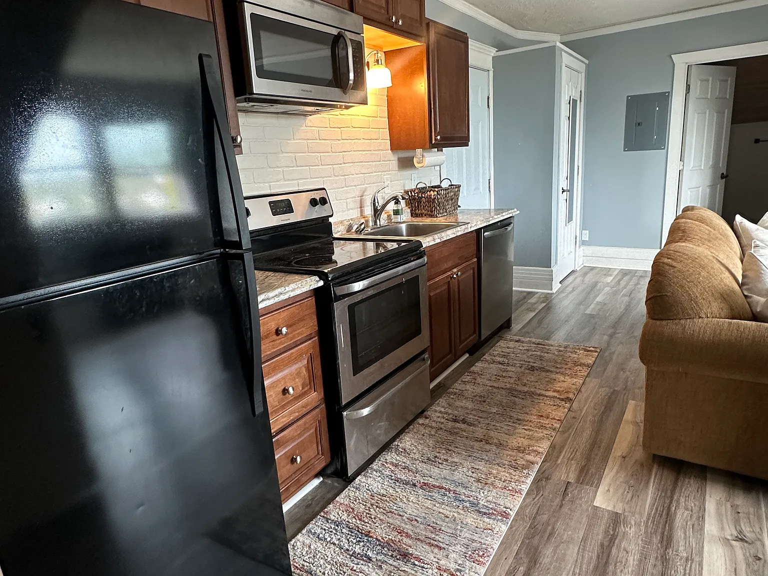 1525 E Superior St — Photo 2