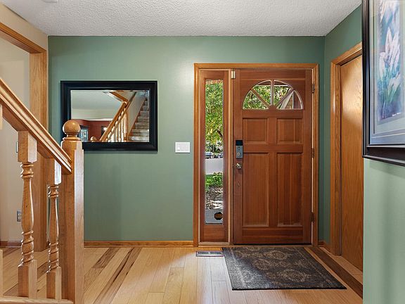 4th image of 1946 Lochaven Alcove