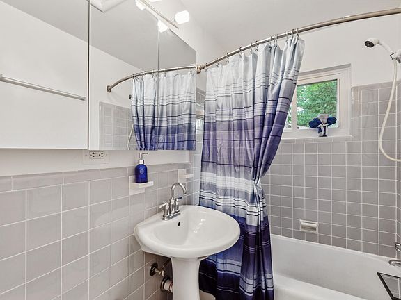 4th image of 3538 Devon Dr