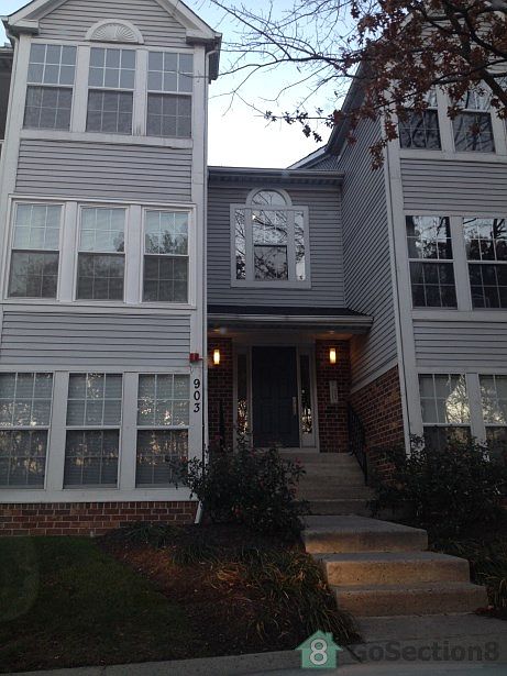 1st image of 903 Woodbridge Ct