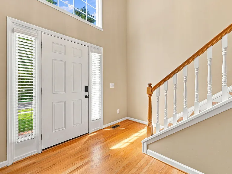 115 Lonebrook Dr — Photo 5