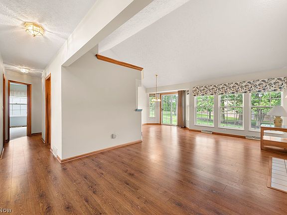 4th image of 16826 Newport Ln