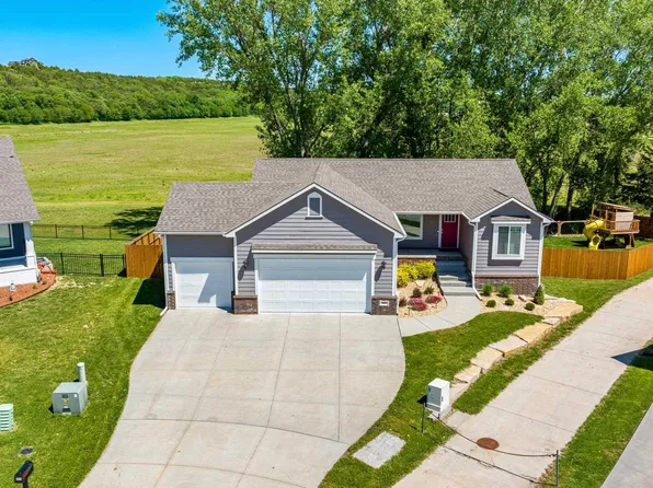 909 Bramblewood Ln, Manhattan, KS 66503