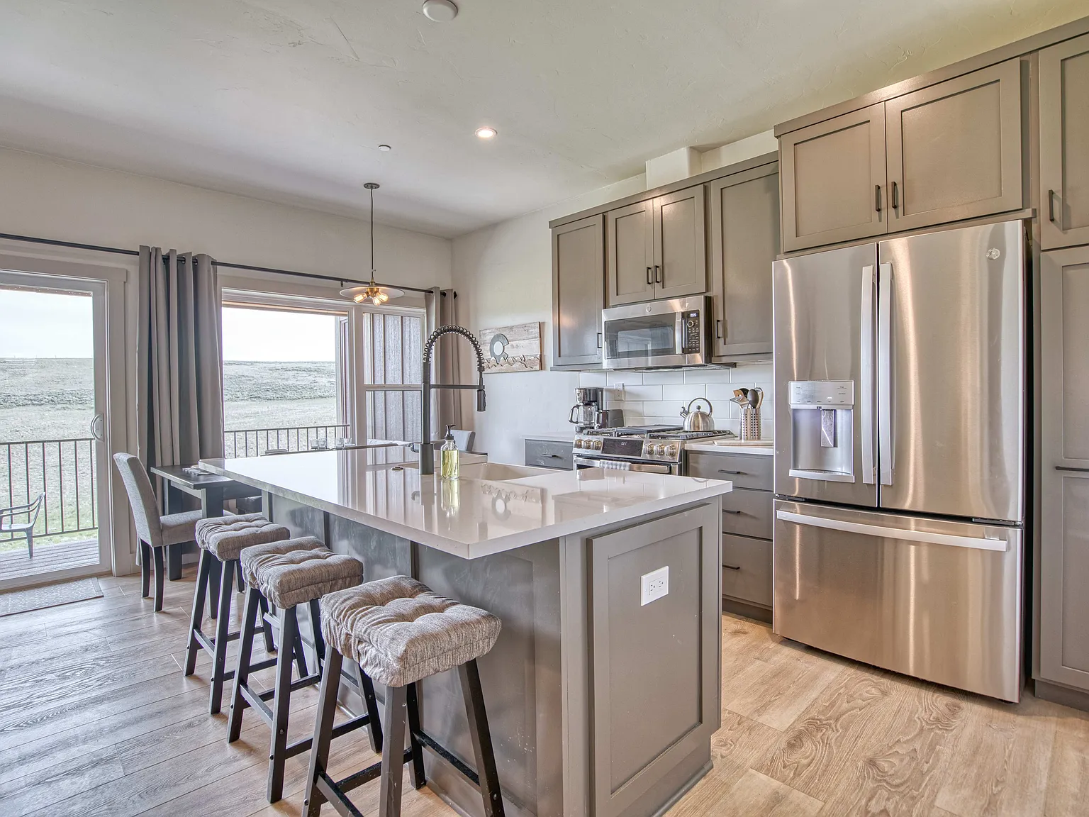 3 bed, 1448 sqft, $3,200 — Photo 3