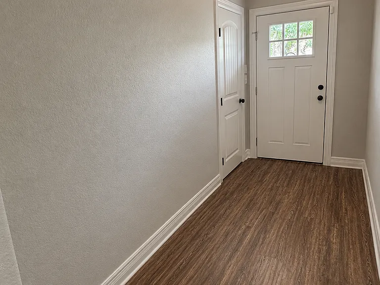 1227 San Salvador Dr — Photo 2