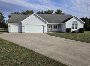 1104 Westfield Ct, Ligonier, IN 46767