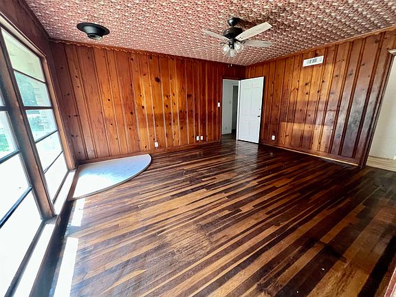3rd image of 330 N Van Buren St