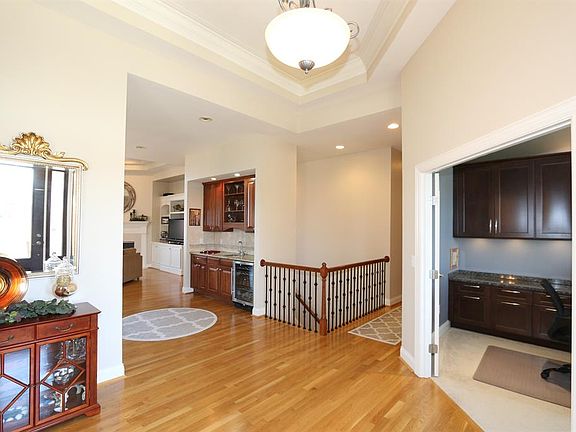 4th image of 8378 Sweet Briar Ct